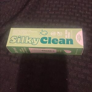 Silky Clean Face Wipes sealed 1.6 Oz